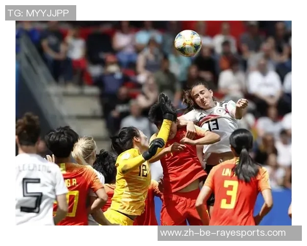 现场爆笑足球球星模仿秀带来全场观众热烈掌声与欢呼